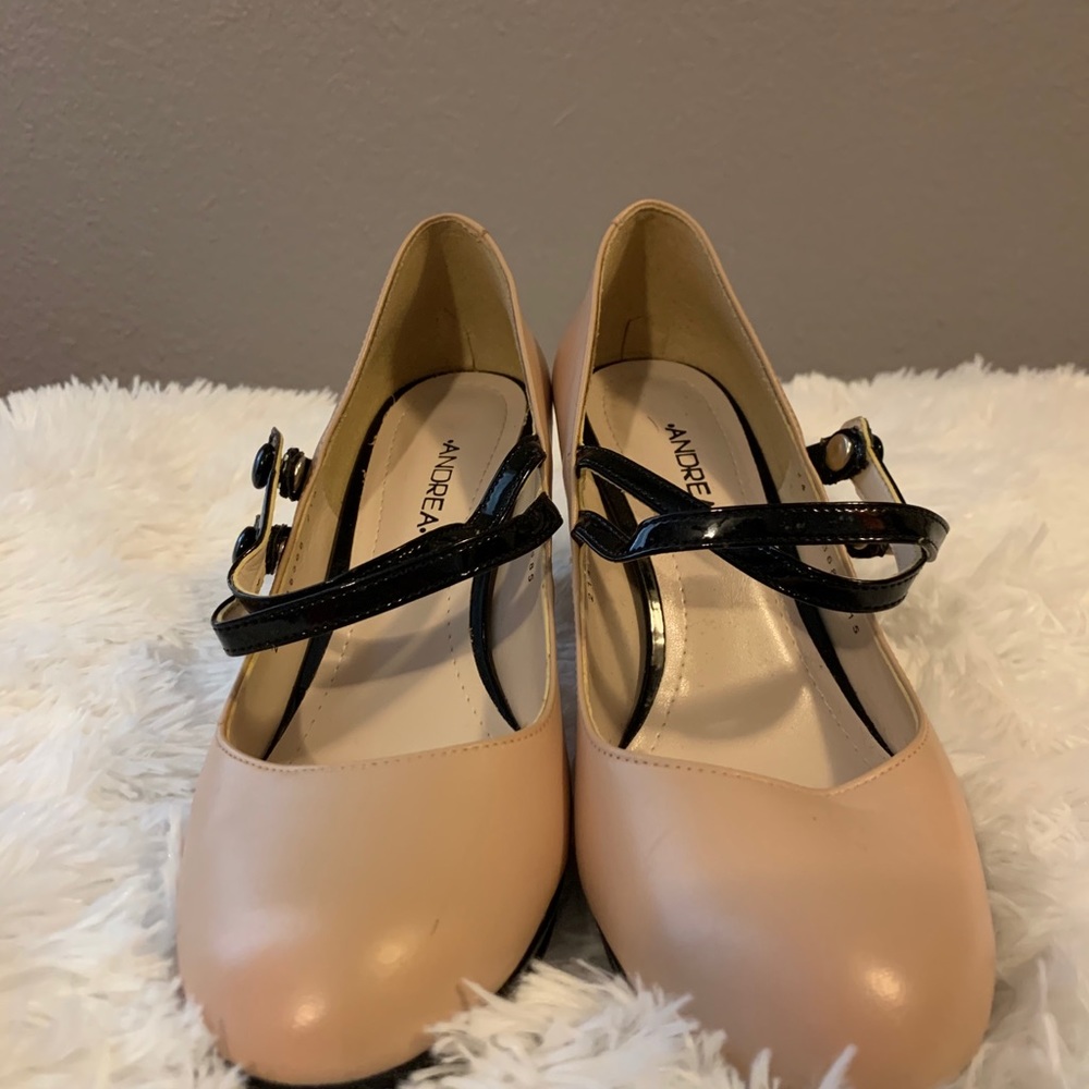 Tan heels - Picture 2 of 4